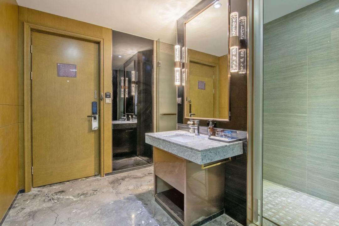 Lnsail Hotel Shenzhen Luohu Port Railway Station エクステリア 写真