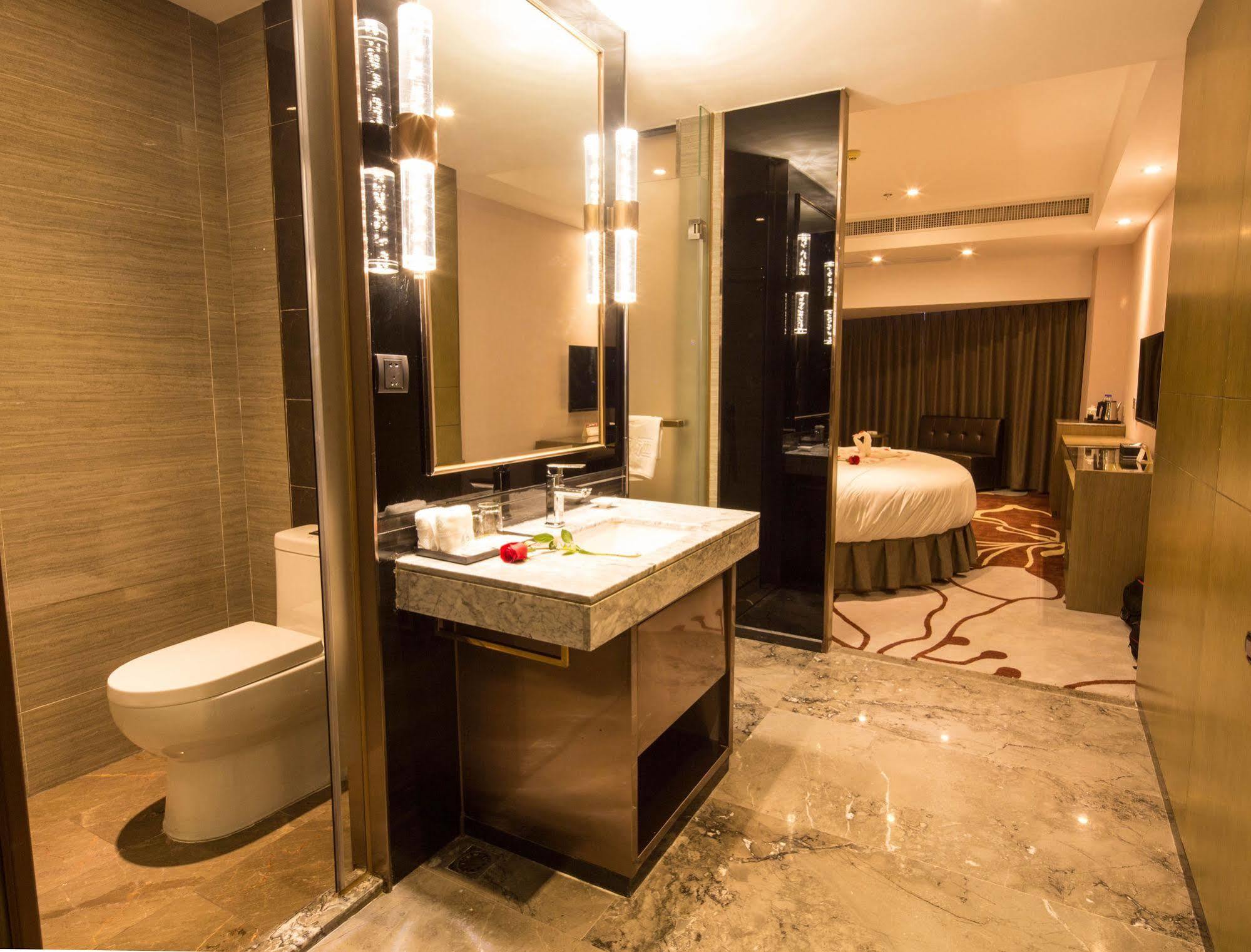 Lnsail Hotel Shenzhen Luohu Port Railway Station エクステリア 写真