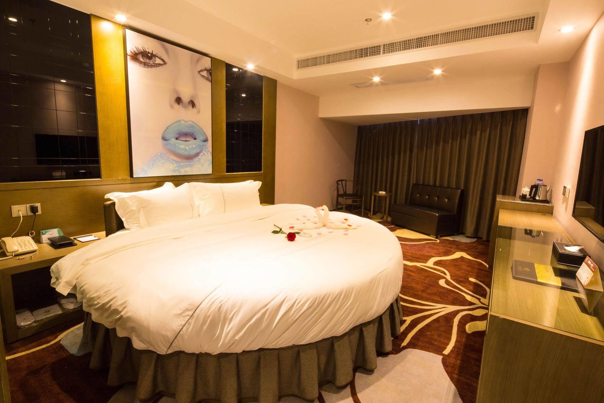 Lnsail Hotel Shenzhen Luohu Port Railway Station エクステリア 写真